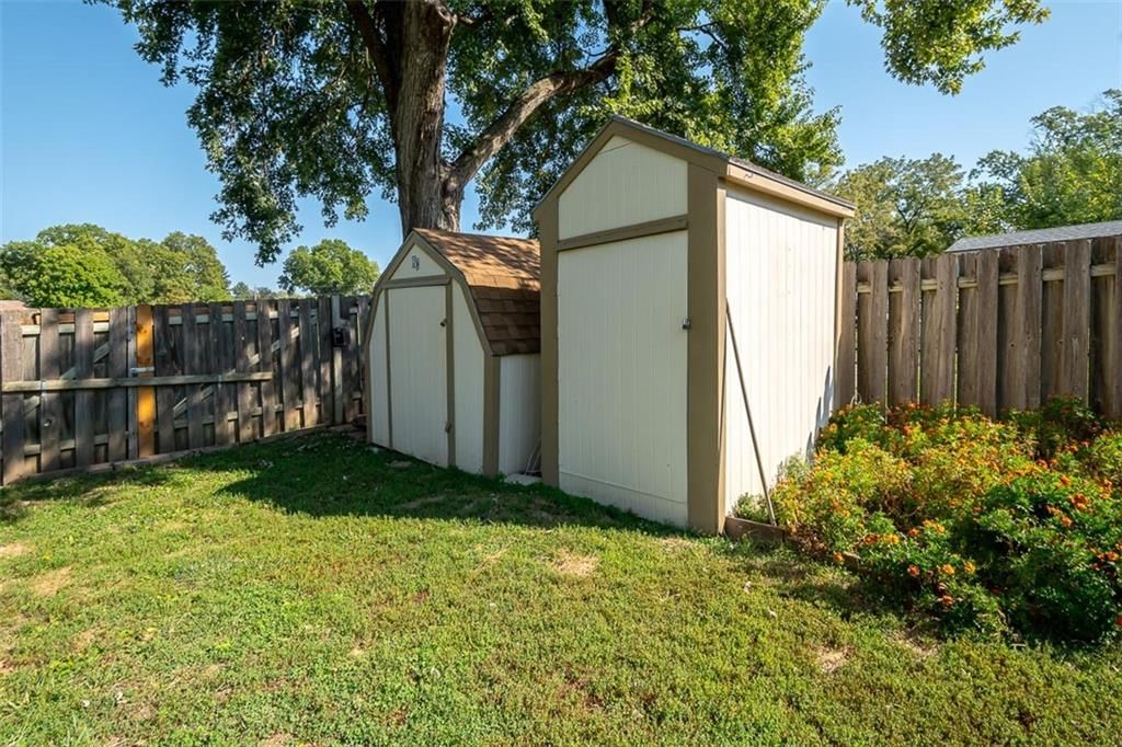 522 Buttinger Place — photo 38
