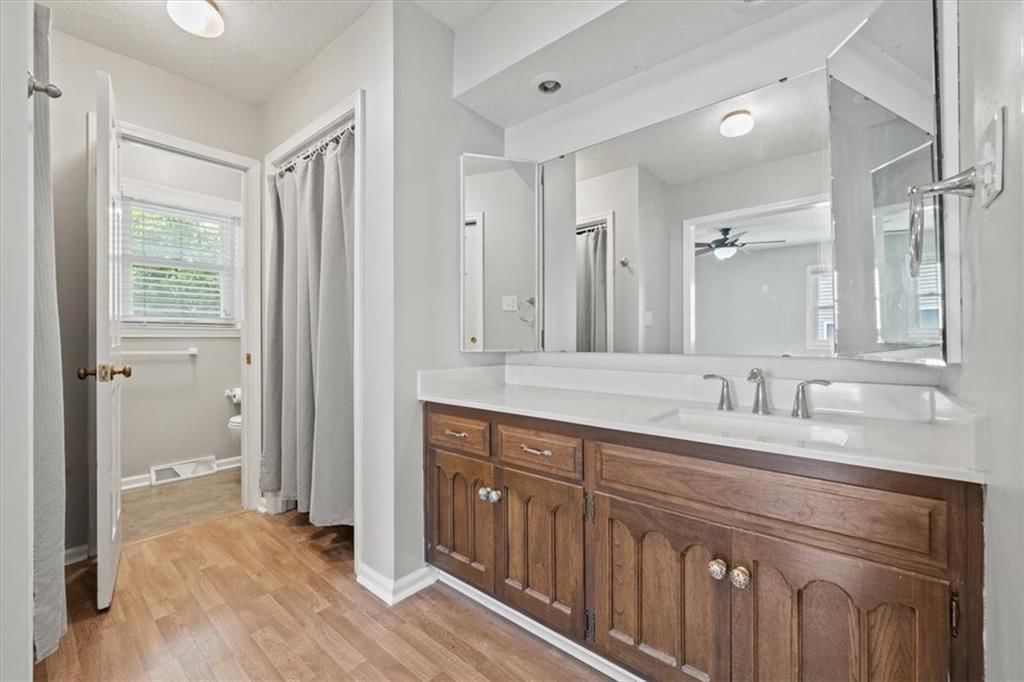 407 NW Lincolnwood Drive — photo 18