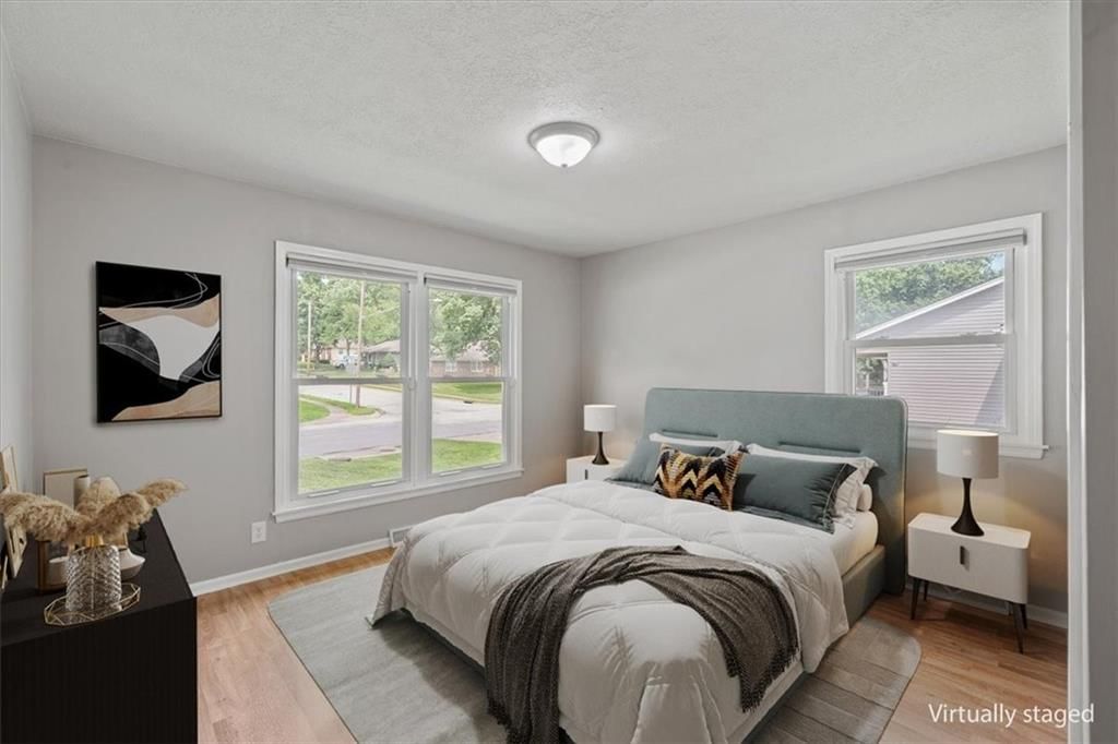 407 NW Lincolnwood Drive — photo 19