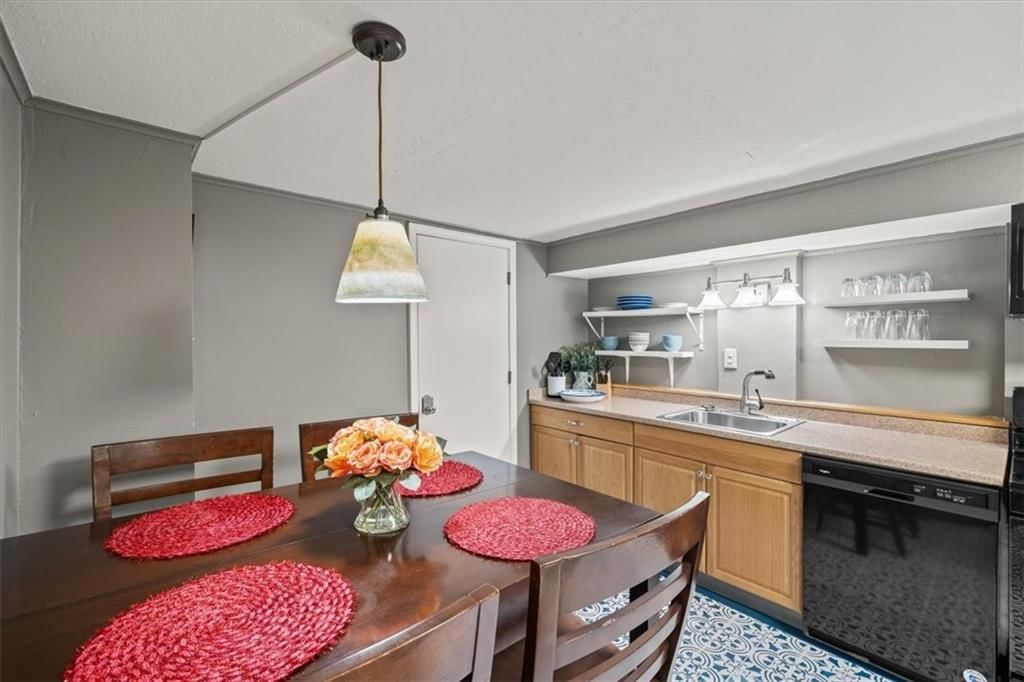 407 NW Lincolnwood Drive — photo 25