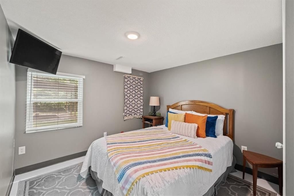 407 NW Lincolnwood Drive — photo 27