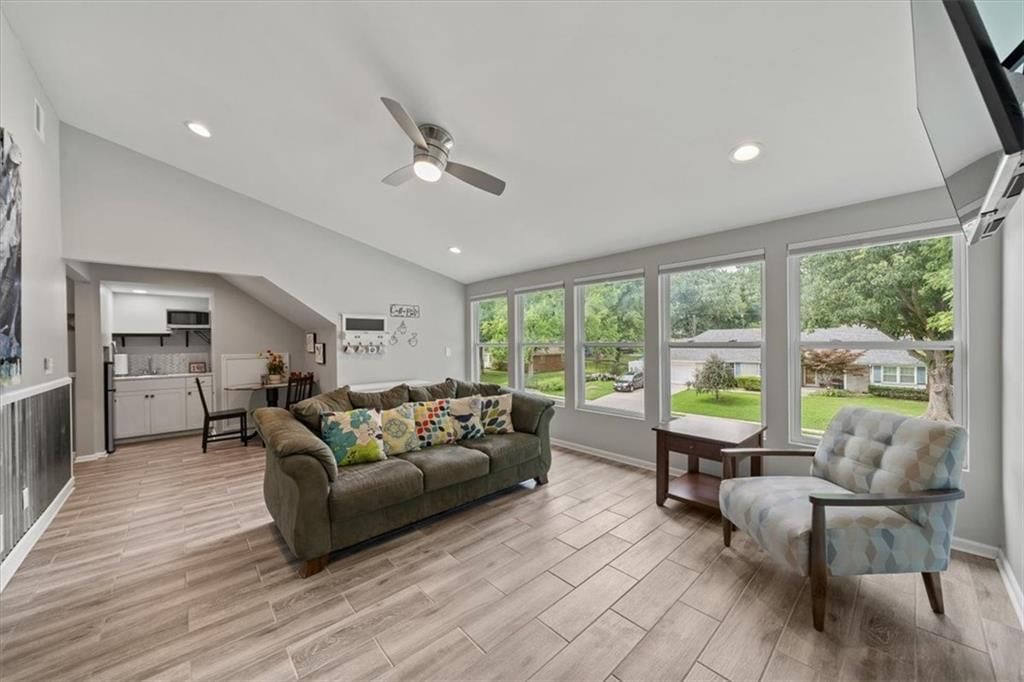 407 NW Lincolnwood Drive — photo 33