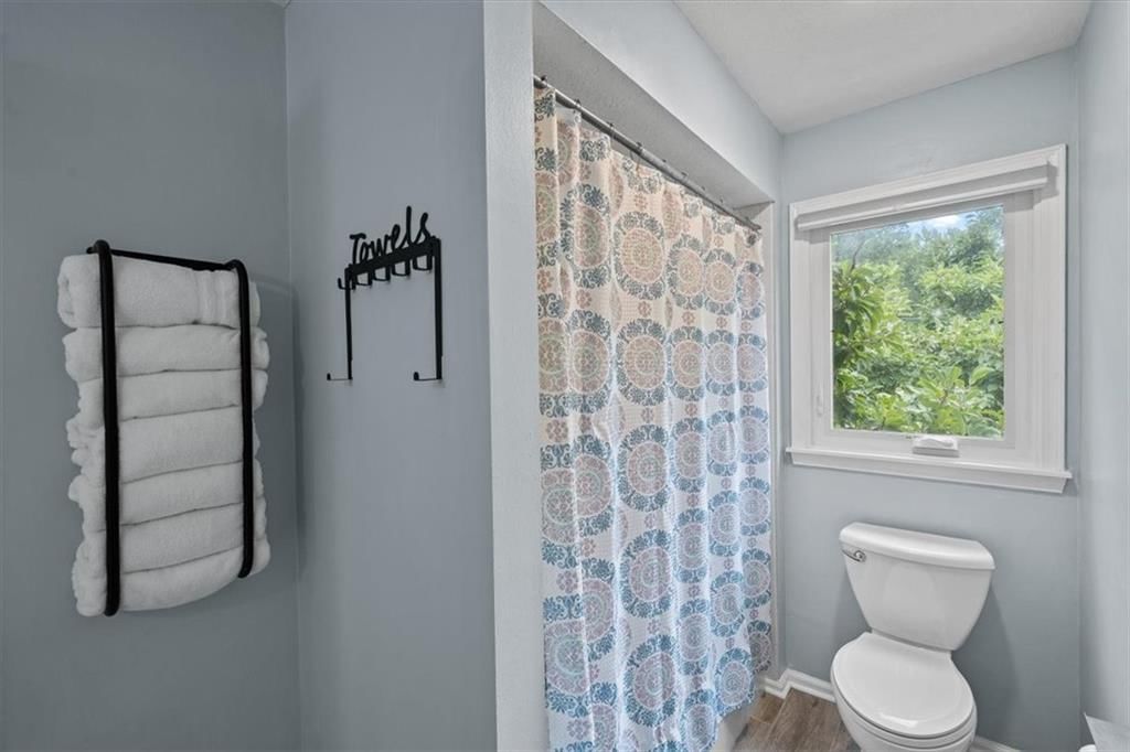407 NW Lincolnwood Drive — photo 38