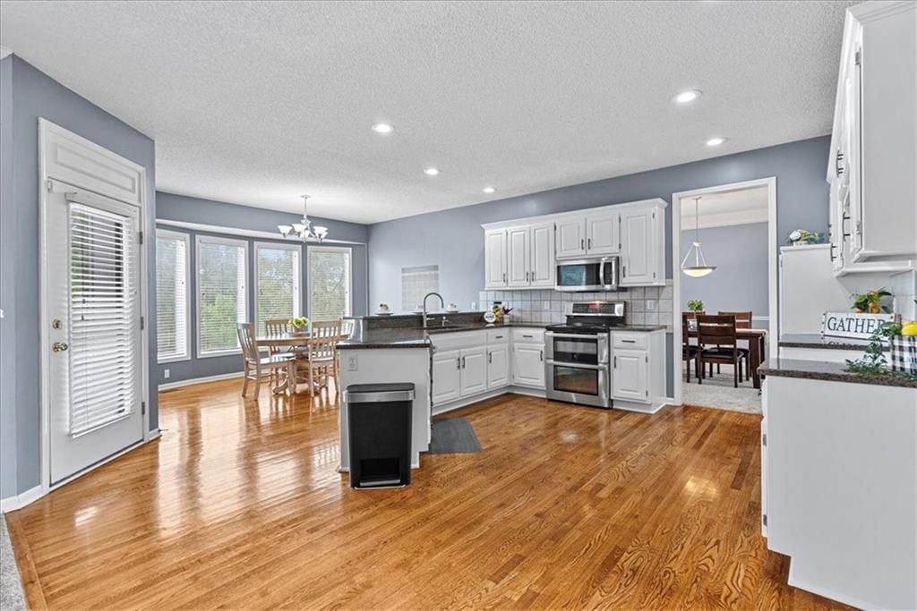 21522 W 98th Terrace — photo 5