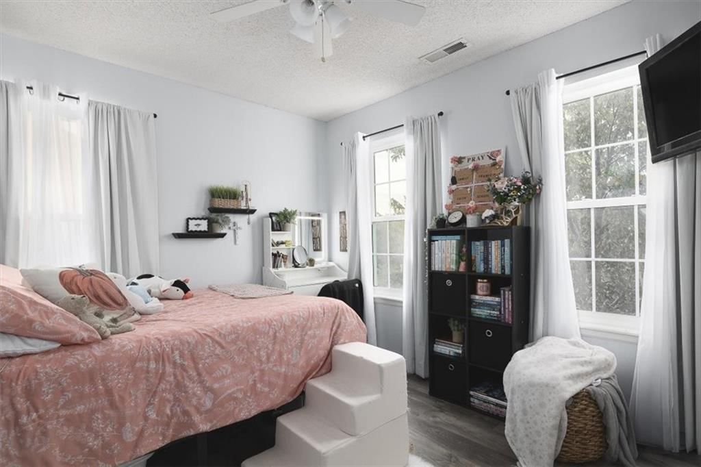1406 NE Hunters Court — photo 16