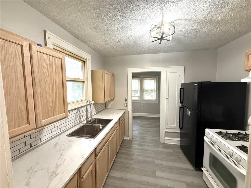 5216 Brooklyn Avenue — photo 8