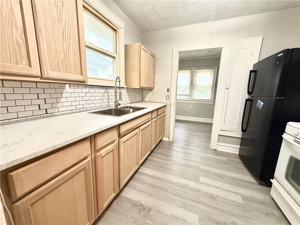 5216 Brooklyn Avenue — photo 9