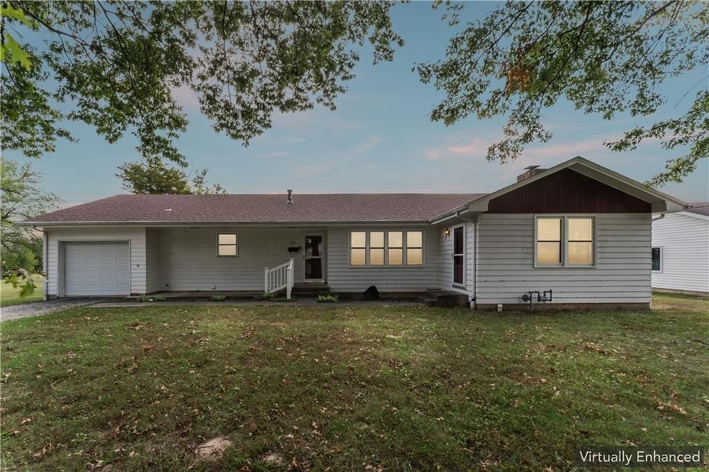 915 S Locust Street — photo 4