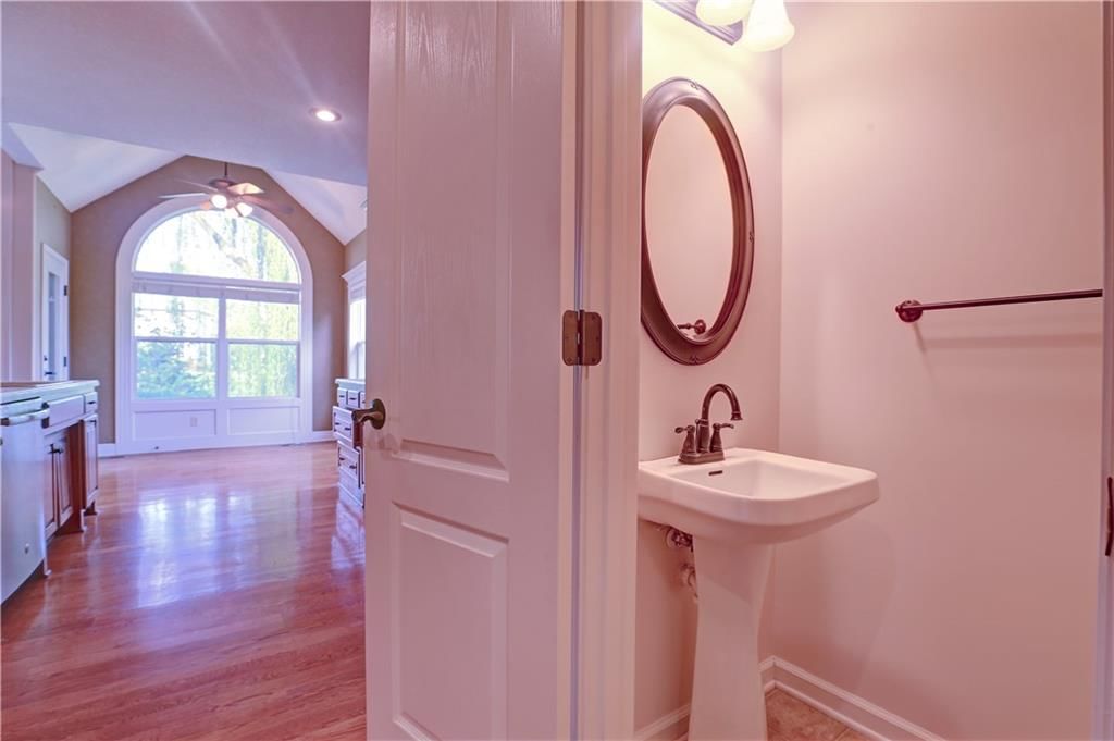 2110 NE Colonnade Avenue — photo 13