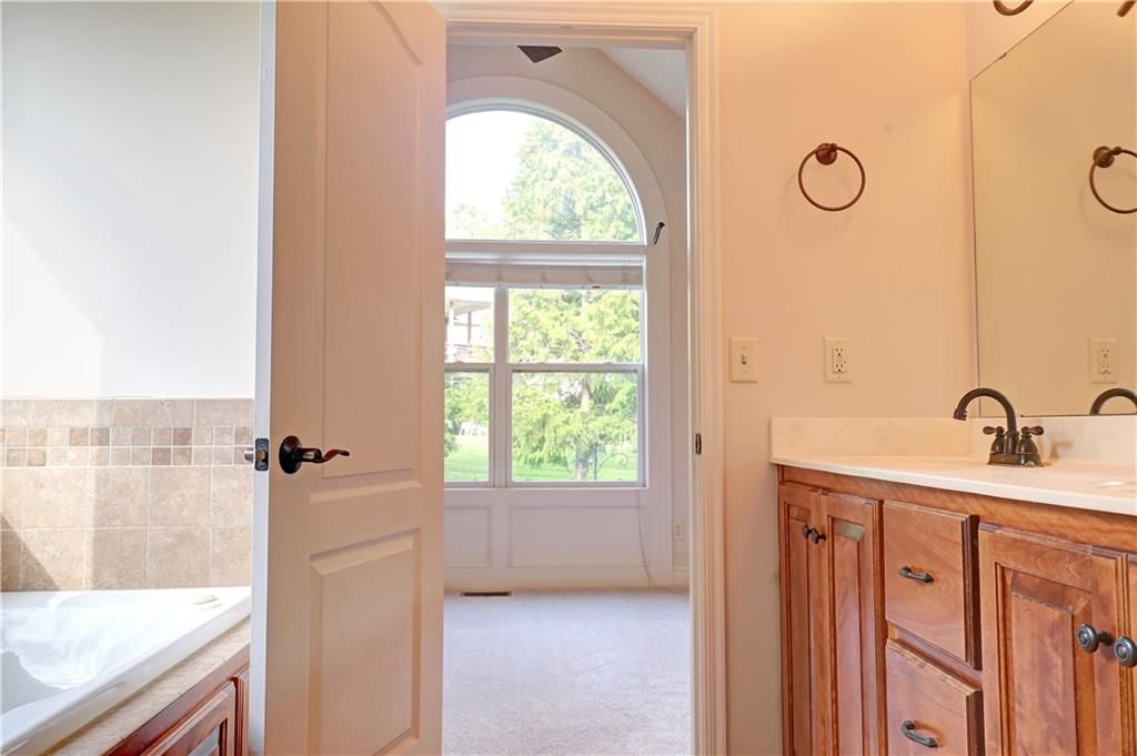 2110 NE Colonnade Avenue — photo 24