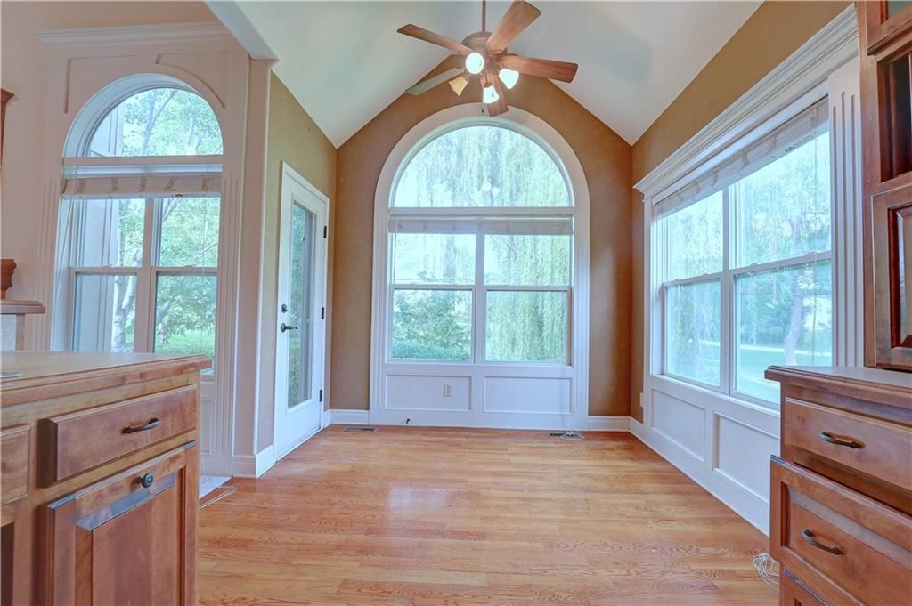 2110 NE Colonnade Avenue — photo 6