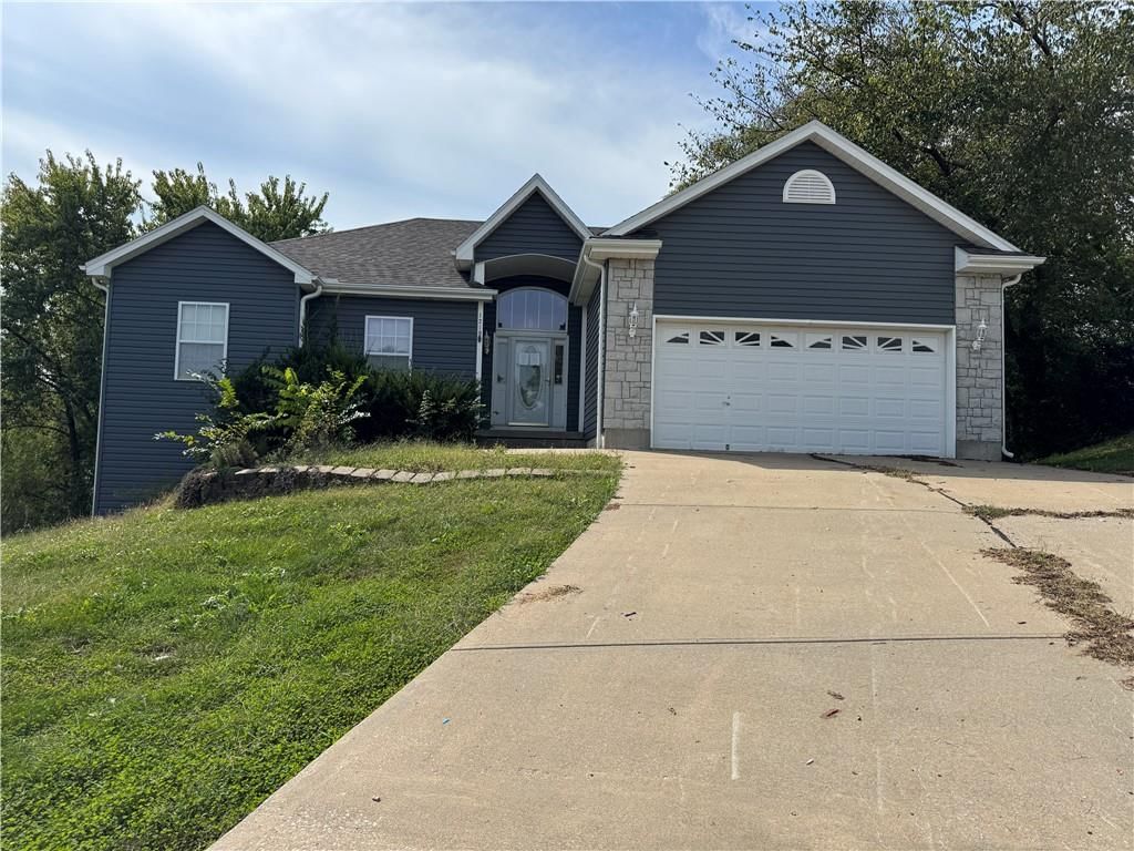 1219 Windcrest Court, Grain Valley, MO
