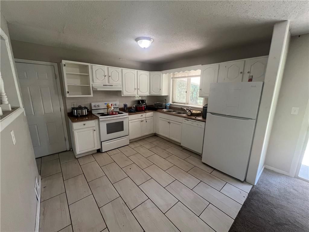 12018 Belmont Avenue — photo 3