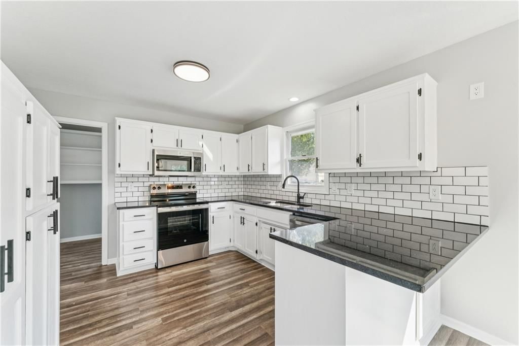 949 SW Daney Drive — photo 12