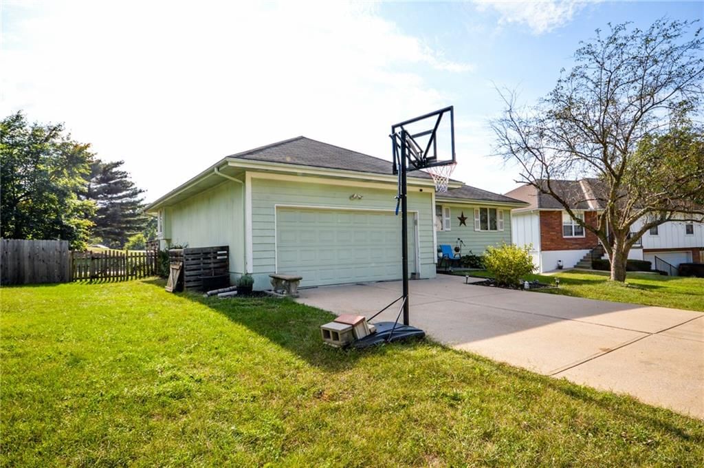 4012 NW Delwood Court — photo 2