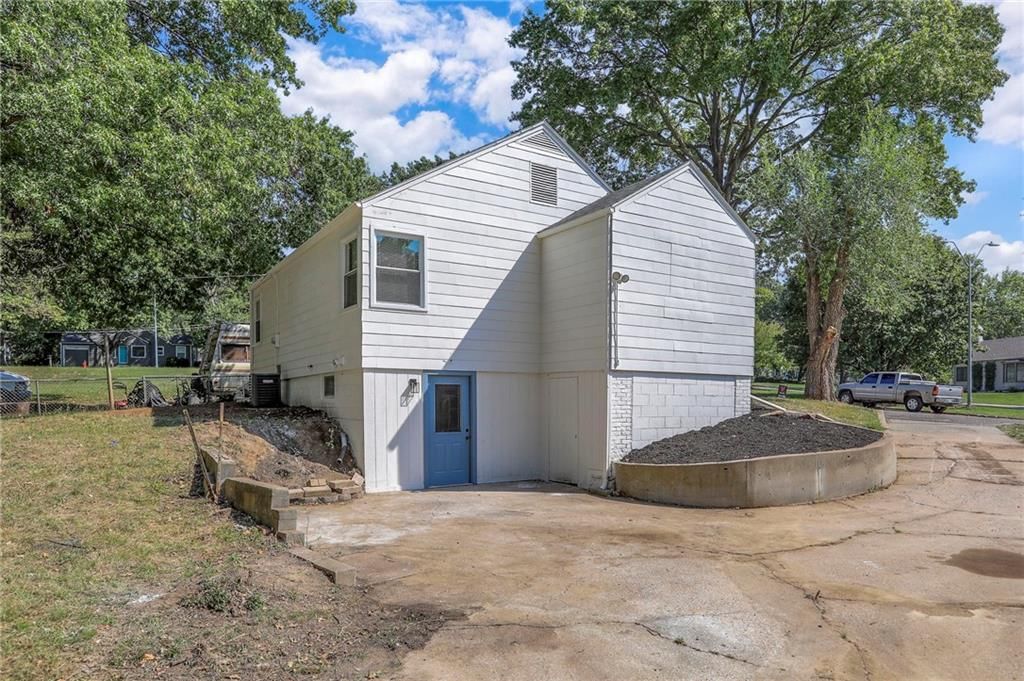 1124 NE Davidson Court — photo 33
