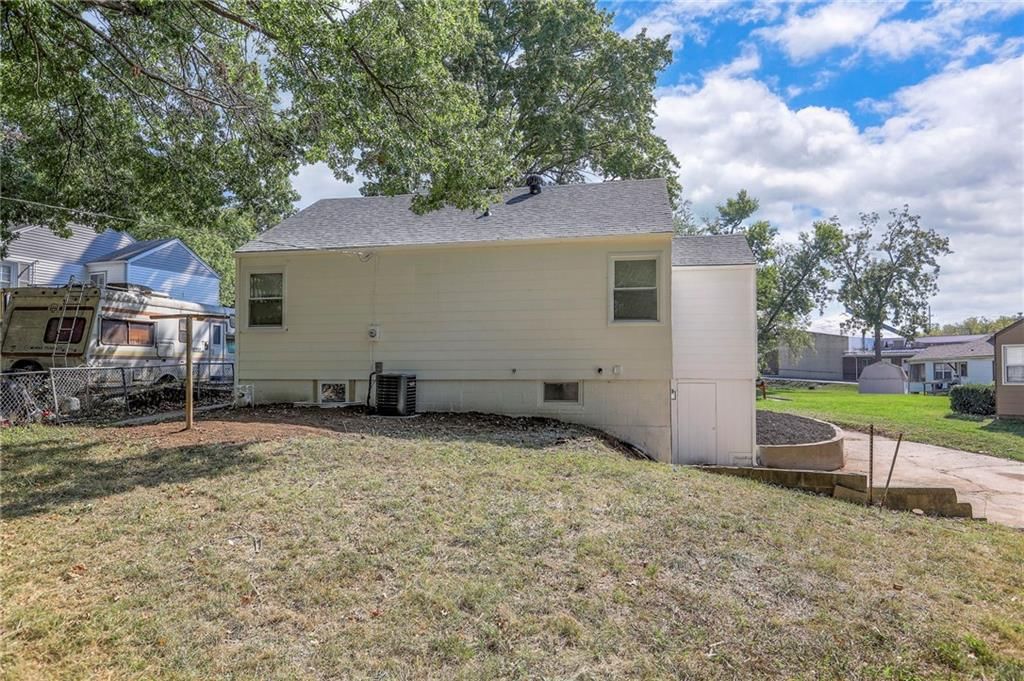 1124 NE Davidson Court — photo 34