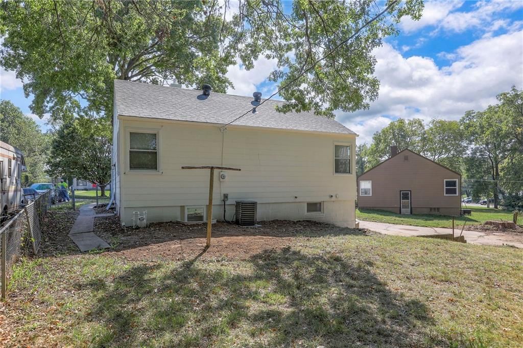 1124 NE Davidson Court — photo 35