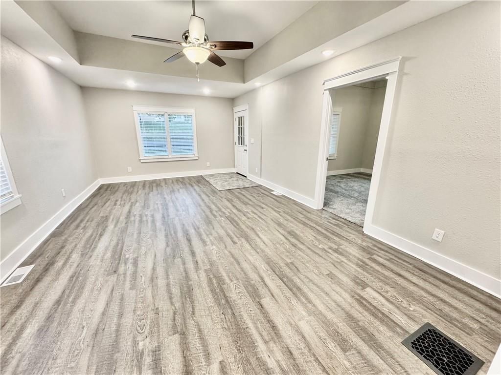 201 W Wimer Street — photo 4