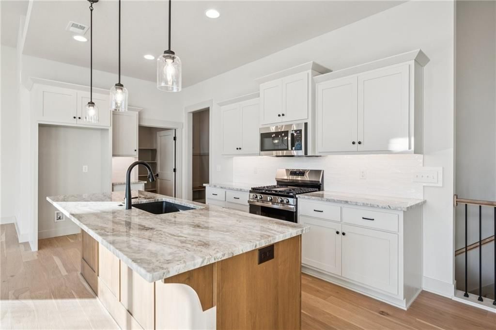 2153 Black Walnut Drive — photo 8