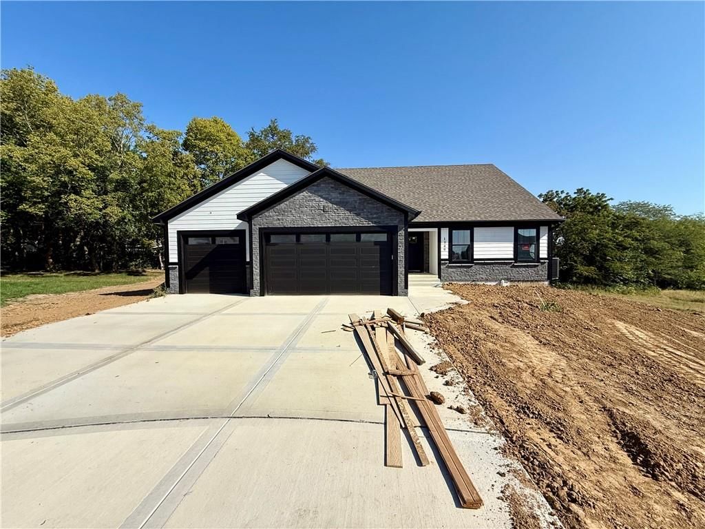 1349 N Holland Court — photo 2