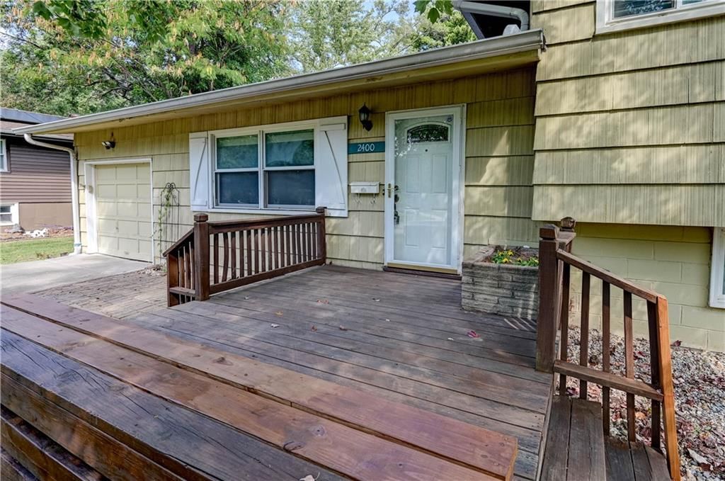 2400 NE SHADY LANE Drive — photo 2