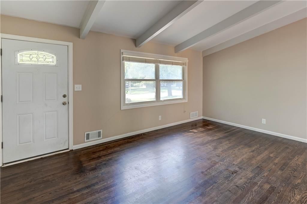 2400 NE SHADY LANE Drive — photo 4