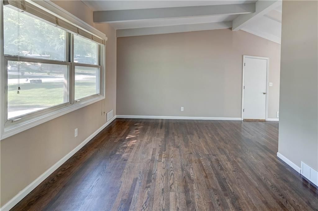 2400 NE SHADY LANE Drive — photo 5