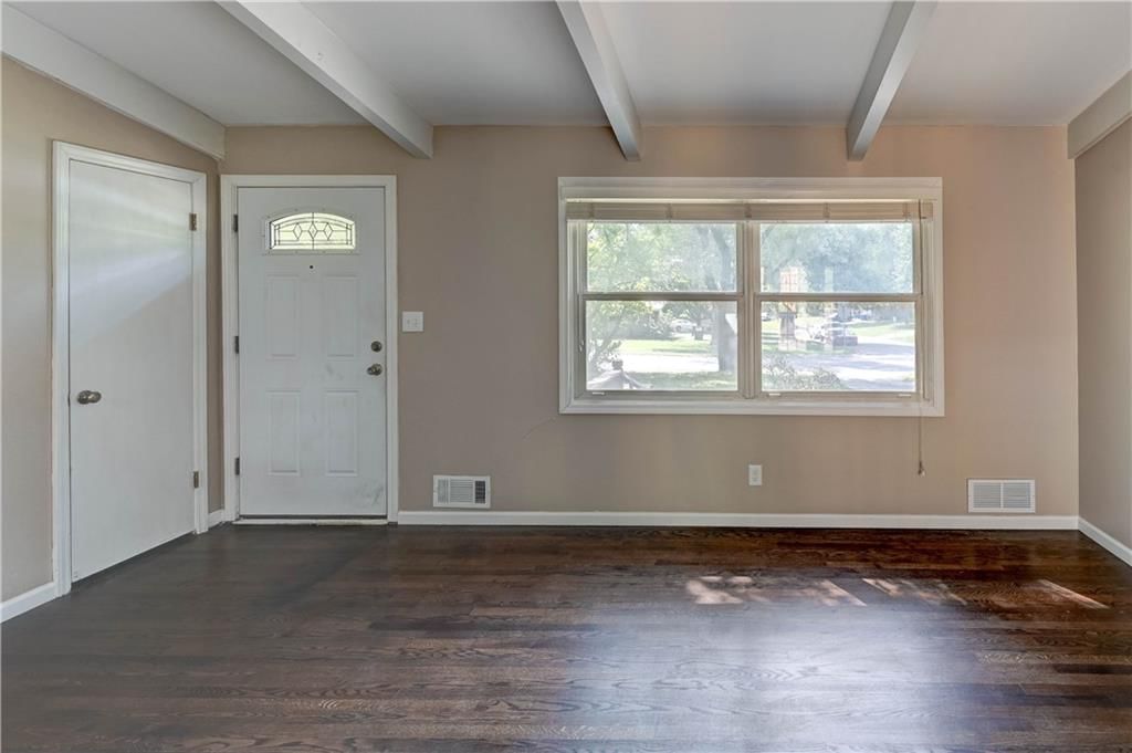 2400 NE SHADY LANE Drive — photo 9