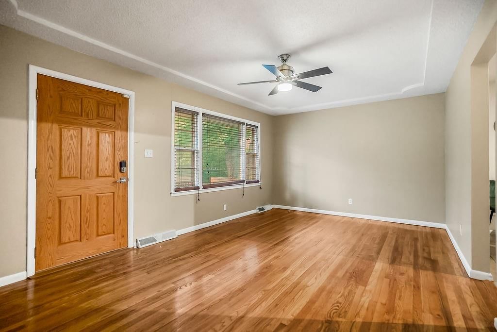 11621 McKinley Avenue — photo 3