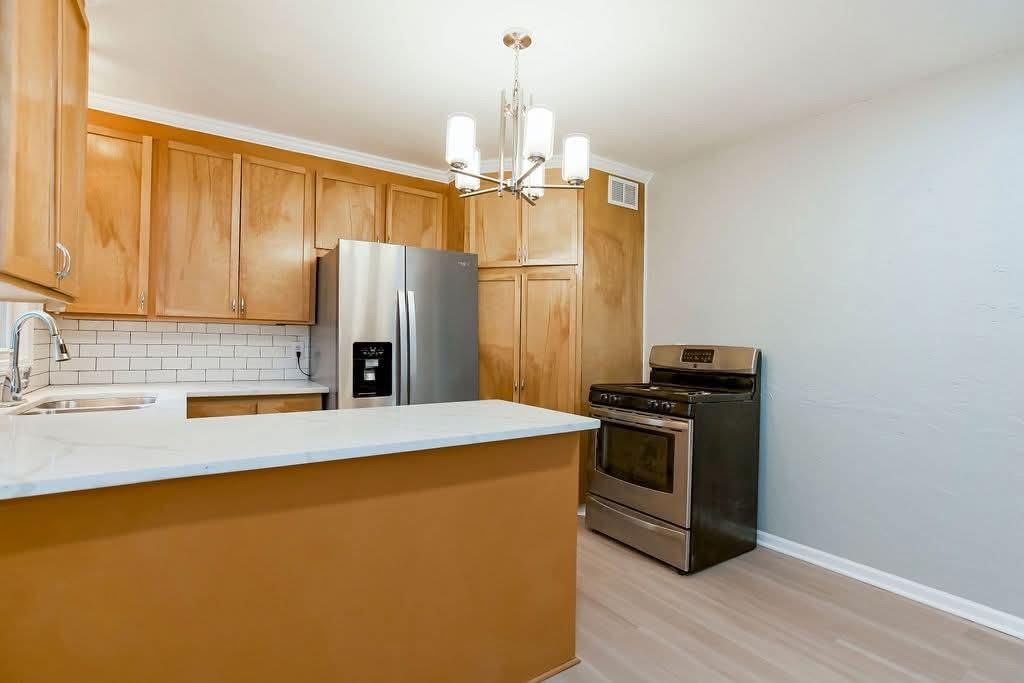 1008 E Fredrickson Drive — photo 5