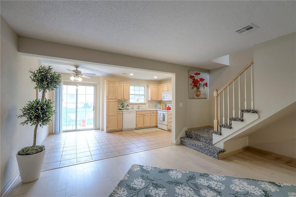 5854 NW Plantation Lane — photo 4