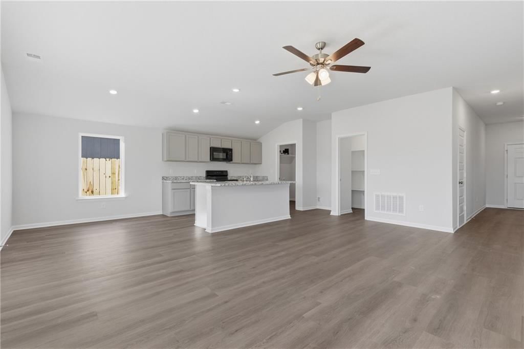 549 N Persimmon Street — photo 6