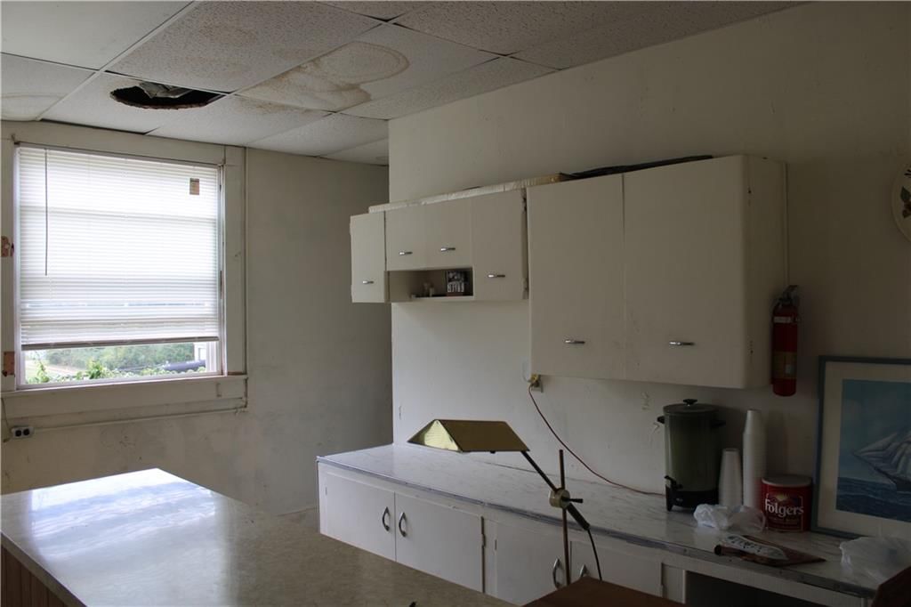 102 N Commercial Street — photo 10