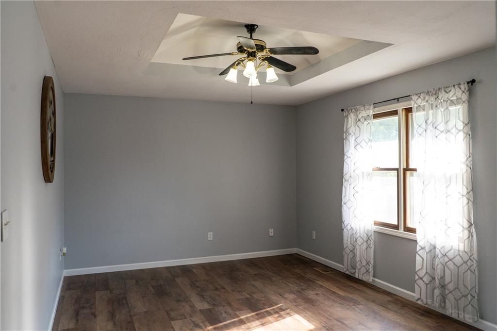 211 Carla Street — photo 9