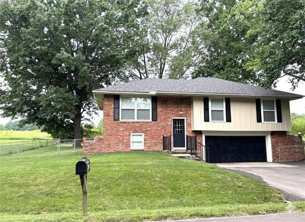 706 Kay Drive — photo 2