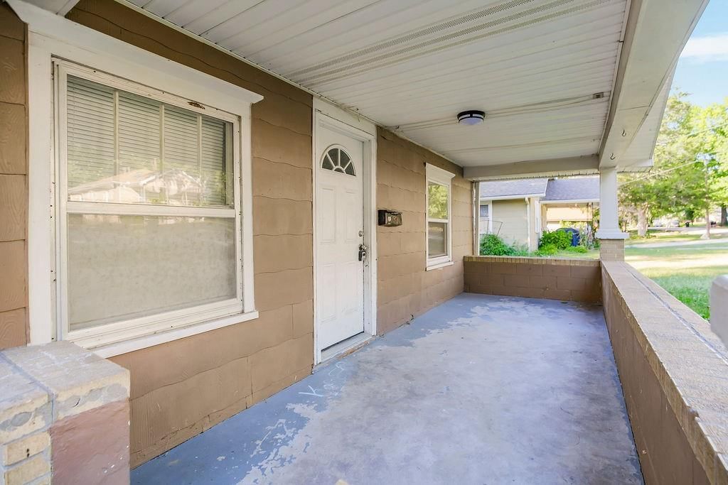 1502 S Pleasant Street — photo 3