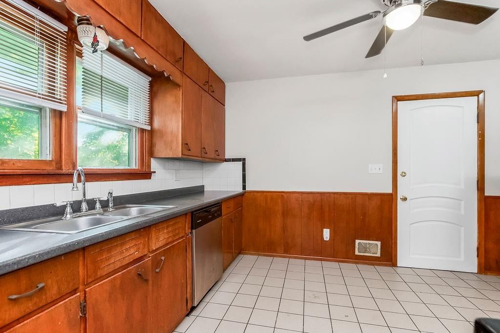 1502 S Pleasant Street — photo 9