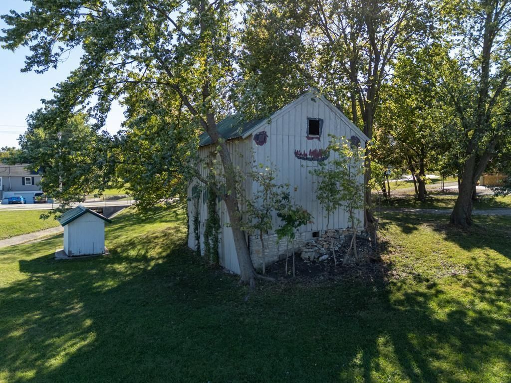 516 W 8th Street — photo 32