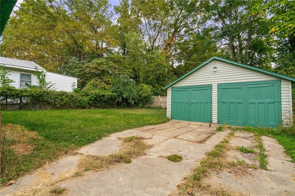 1333 Waverly Avenue — photo 28