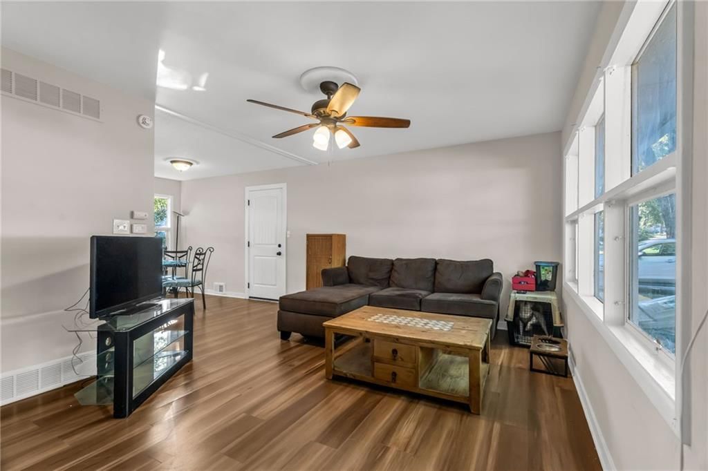 11215 Manchester Avenue — photo 2