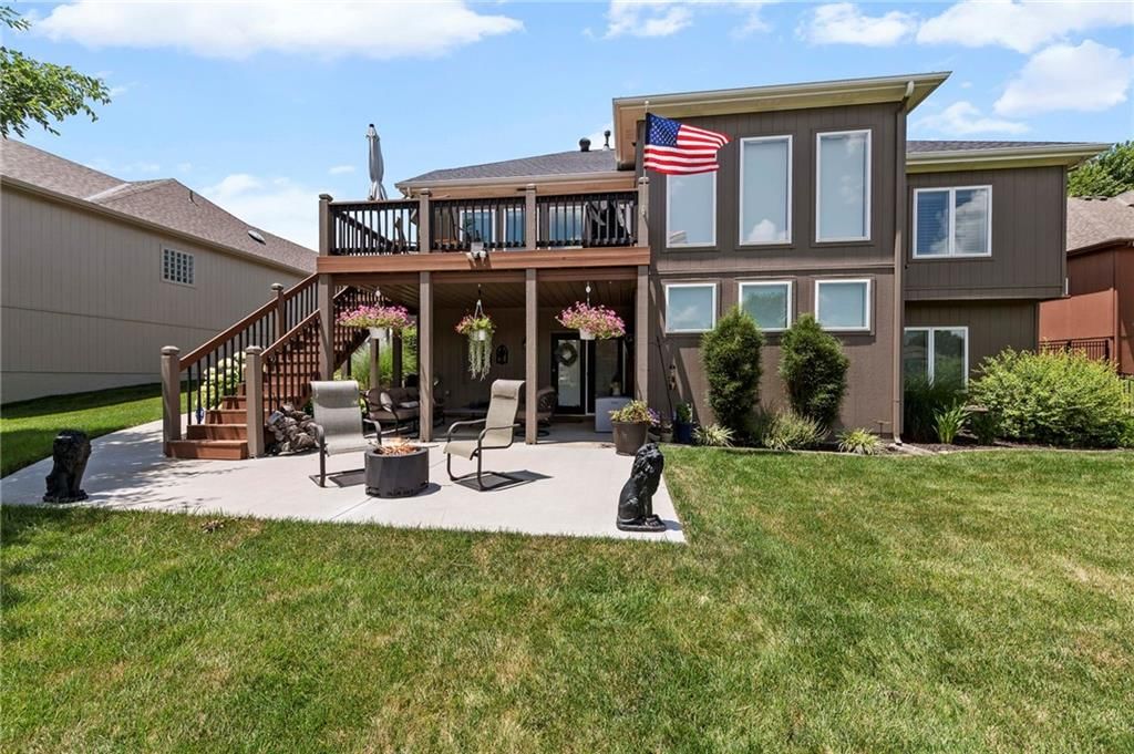 2825 SW Carlton Drive — photo 2