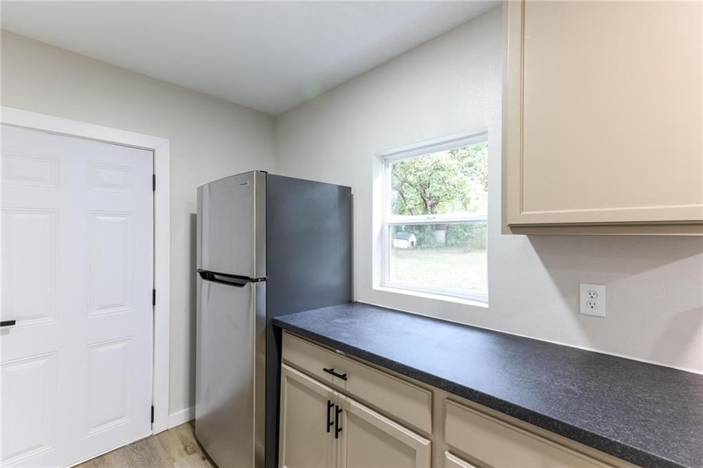 517 Burke Street — photo 12