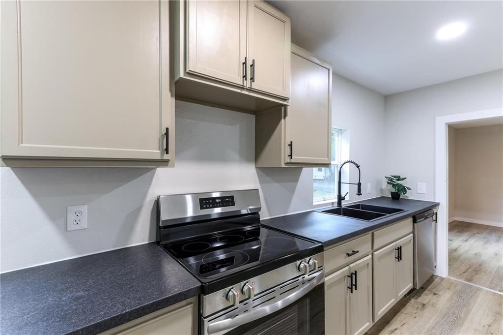 517 Burke Street — photo 13