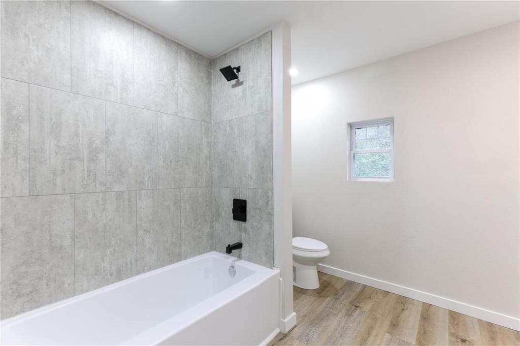 517 Burke Street — photo 15