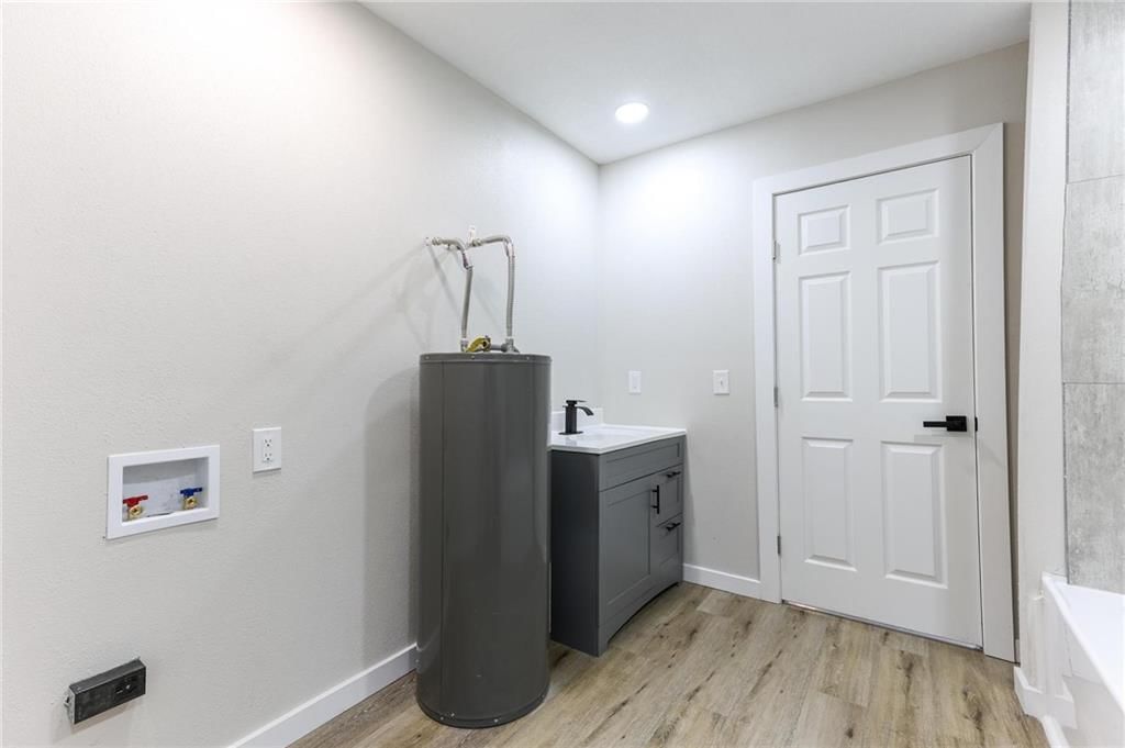 517 Burke Street — photo 16
