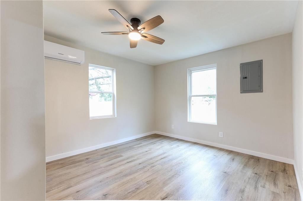 517 Burke Street — photo 17