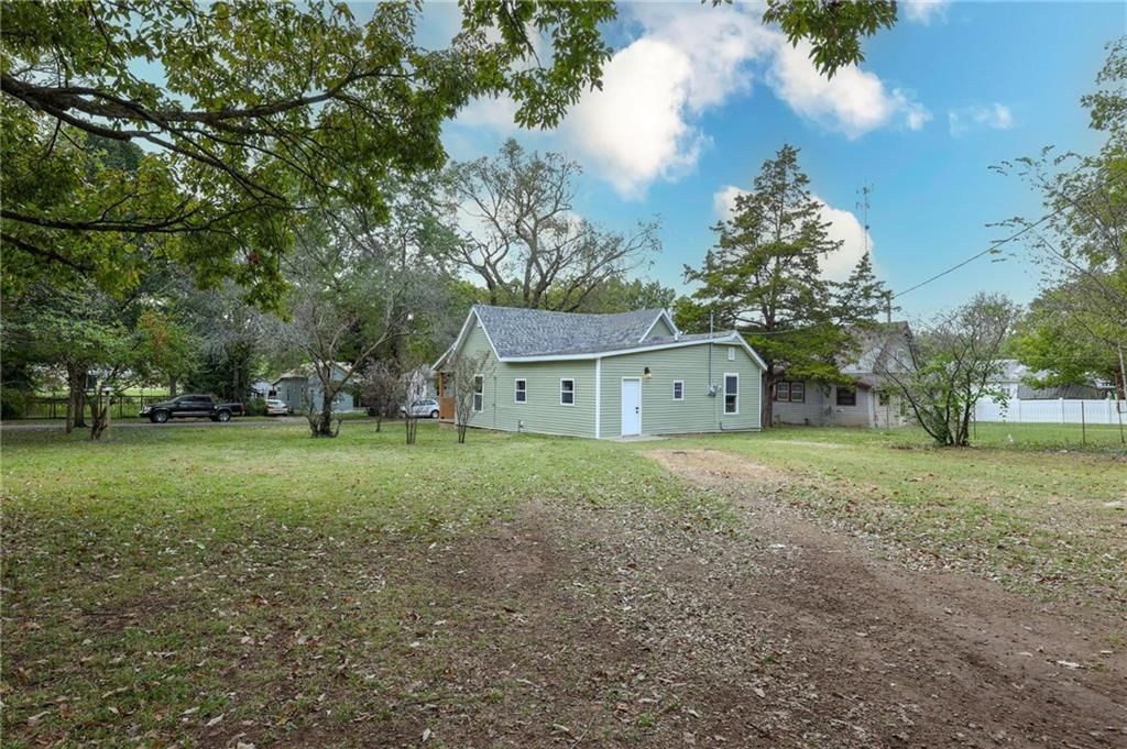 517 Burke Street — photo 22