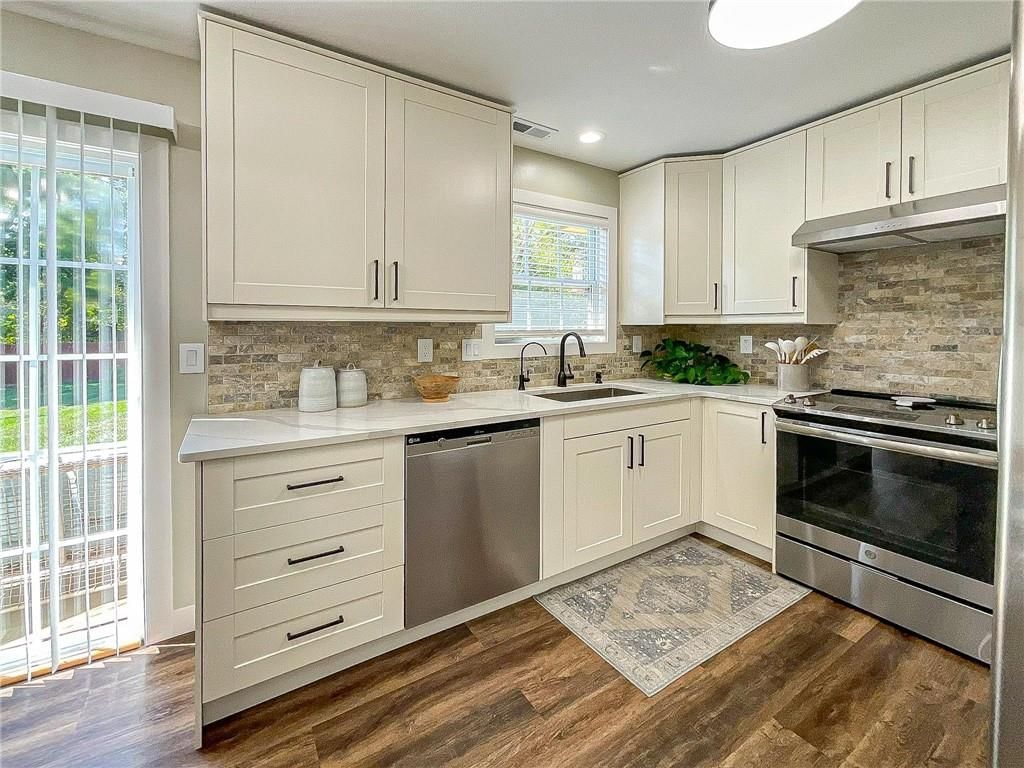2706 Wild Rose Lane — photo 9