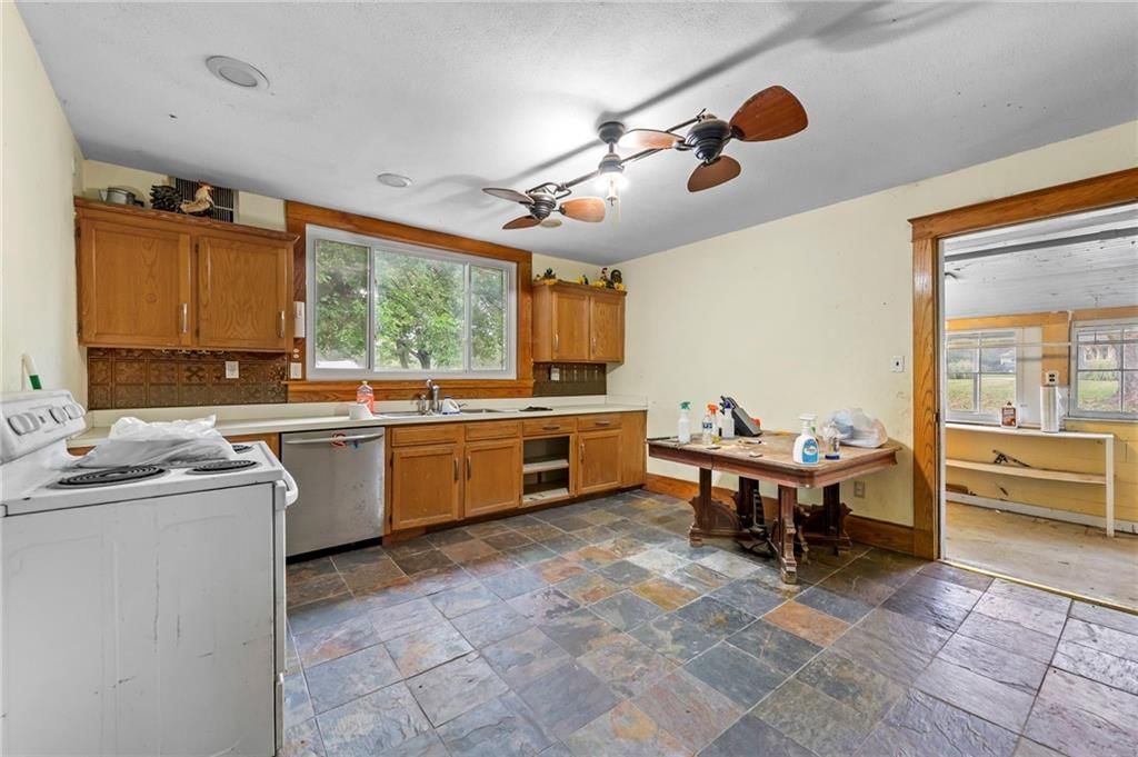 508 E Lexington Street — photo 22